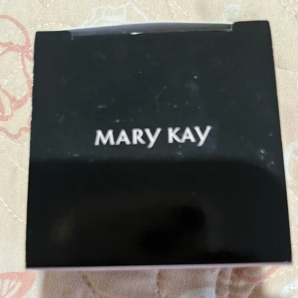 Mary Kay Light-Medium Beige mineral foundation. - Picture 1 of 5